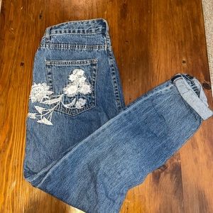 EMBROIDERED JEANS